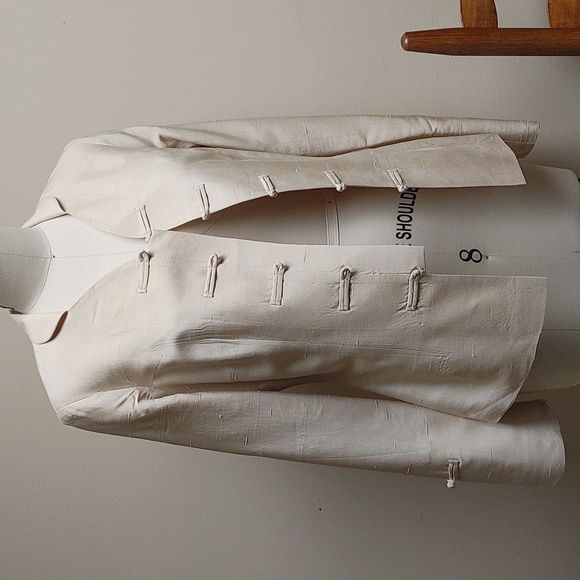 Tailored Silk Champagne Jacket Frog & Knot Closure - Picture 13 of 17